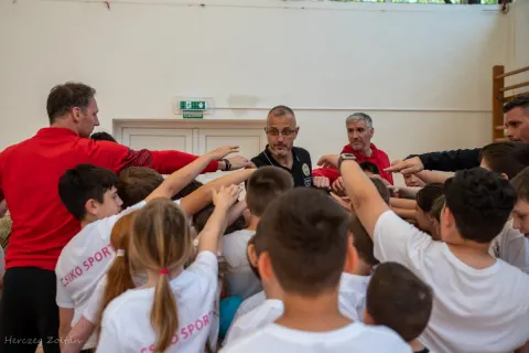 Tornaterem átadás